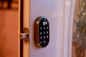 Smart lock for self Check in