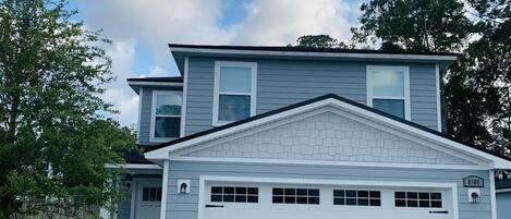Brand New Construction! 2-story 3/2.5 Centrally located in the heart of Jax