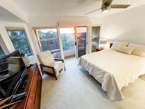 Master Bedroom (upstairs) - Cal King-size Bed