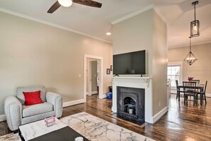 Living Room | Smart TV w/ Cable