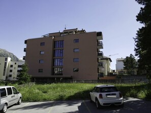 Car, Sky, Building, Plant, Vehicle, Property, Window