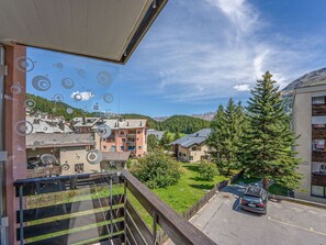 Ciel, Bâtiment, Nuage, Jour, Plante, Fenêtre, Design Urbain, Quartier, Arbre, Condominium