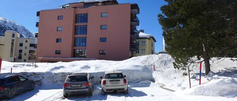 Property, Sky, Snow, Car, Wheel, Vehicle, Building, Window