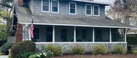 Home with screen porch.