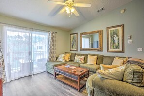 Living Room | Smart TV w/ Cable | DVD Player