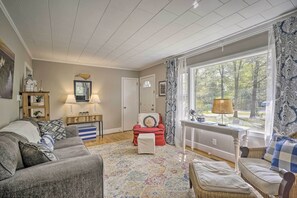 Living Room | Pack 'n Play
