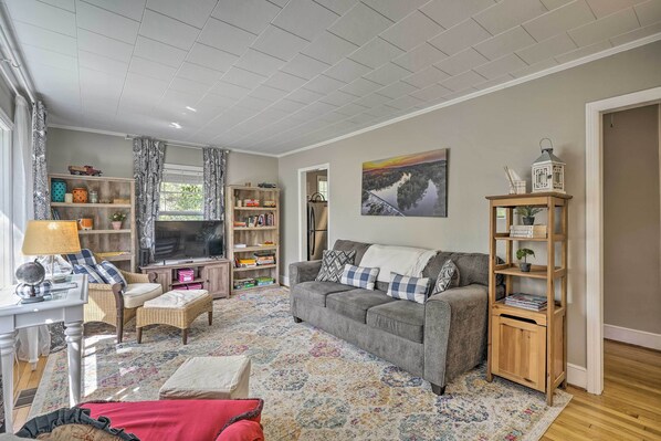 Chapel Hill Vacation Rental | 3BR | 1BA | Access Only By Stairs | 1,000 Sq Ft