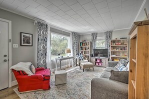 Living Room | Smart TV | Books | Board Games