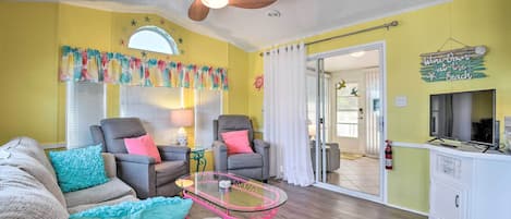 Sarasota Vacation Rental | 2BR | 2BA | House | 3 Stairs to Access | 924 Sq Ft