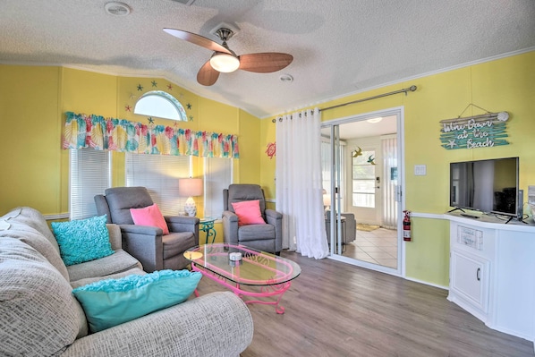 Sarasota Vacation Rental | 2BR | 2BA | House | 3 Stairs to Access | 924 Sq Ft