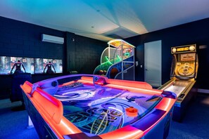 [amenities:game-room:1] Game Room