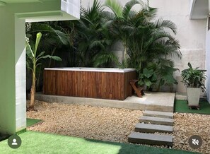Bain à remous extérieur