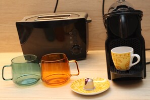 Kaffee und/oder Kaffeemaschine