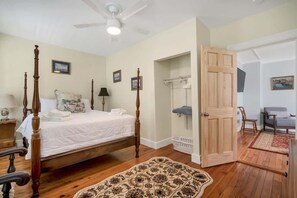 The primary suite has a mini closet and a queen bed