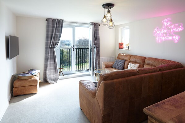 The Cinder Track Hideaway, Whitby - Host & Stay