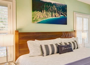 Primary Suite with King bed~ private lanai & luxurious ensuite 
