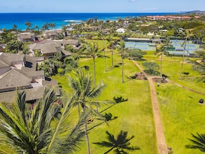 Walk your beach wagon along the verdant path to the beach!