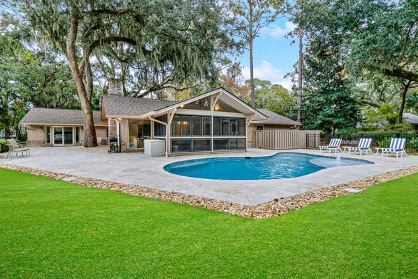 48 Willow Oak Rd W - Private Pool Deck