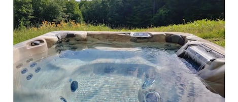 7 person Artesian Grand Cayman hot tub with all the bells and whistles.