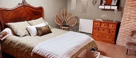 chambre Bohème lit 140 pour 2 personnes,  chambre traversante 