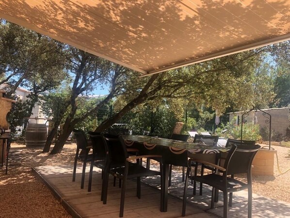 Outdoor dining