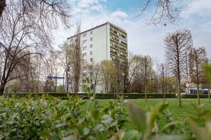 Enjoy easy access to the city's attractions from this well-located building. 