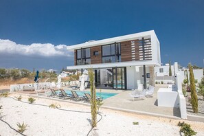 Villa Elvy with Garden and Private Pool