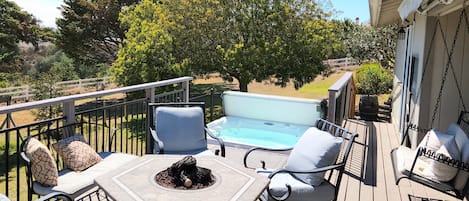 Deckside hot tub & firepit with amazing views & an ocean breeze