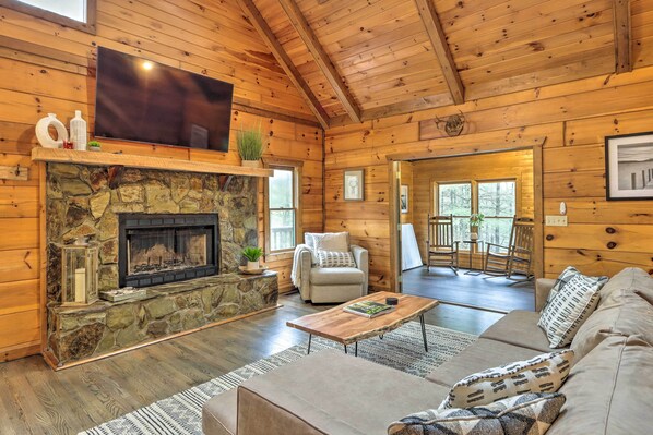 Cherry Log Vacation Rental | 2,430 Sq Ft | 4BR | 2.5BA | Stairs Required