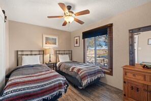 Second Bedroom / Two Twin Beds
