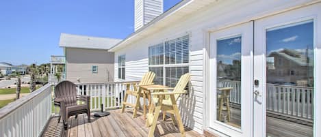 Pensacola Beach Vacation Rental | 3BR | 2BA | 1,400 Sq Ft | Steps Required