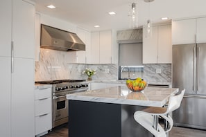 Full kitchen with Dishwasher, Microwave and Refrigerator. Granite finishes