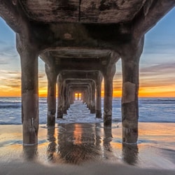 Popular photo spot under the Manhattan Beach Pier.