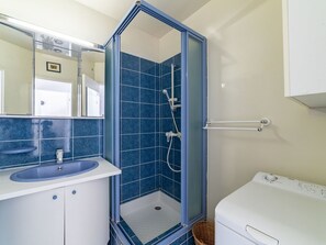 Miroir, Luminaire Plomberie, Propriété, Bâtiment, Robinet, Évier, Salle De Bains, Violet, Bleu