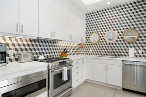 Perfect kitchen for staying in and making a meal.