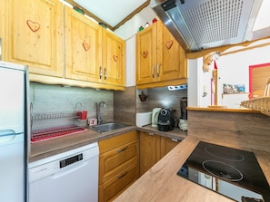 Cabinetry, Kitchen Sink, Property, Furniture, Countertop, Kitchen, Kitchen Appliance, Kitchen Stove, Wood, Tap