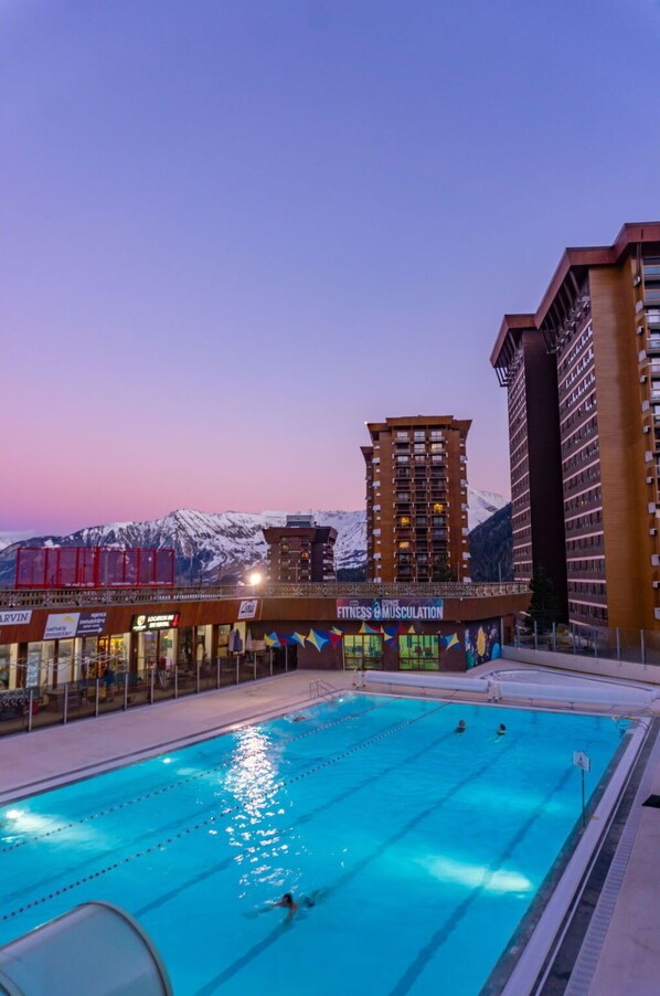 Building, Swimming Pool, Urban Area, City, Apartment, Metropolitan Area, Condominium, Recreation, Commercial Building