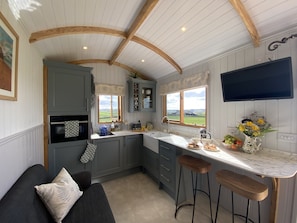 Honey Bee, near Bridport: The well-equipped kitchen with television and breakfast bar
