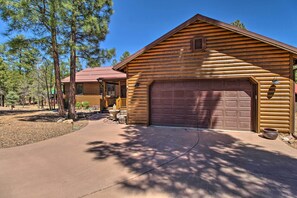 Parking | Driveway (2 Vehicles) | Garage (1 Vehicle)