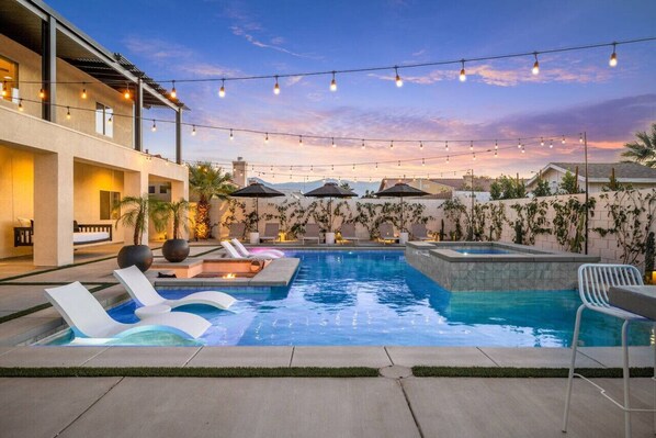 Newly built pool, spa, & sunken bon fire pit
