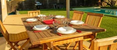 Outdoor dining