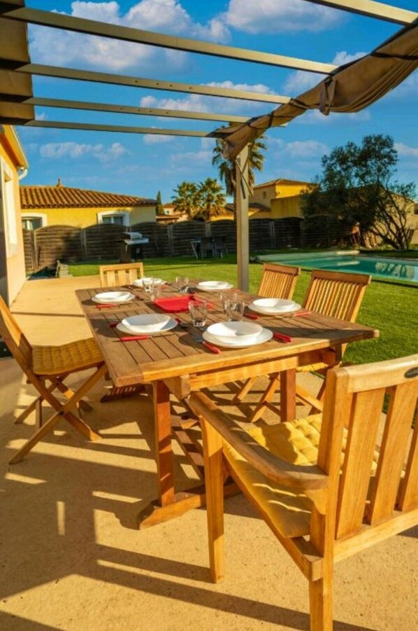 Outdoor dining