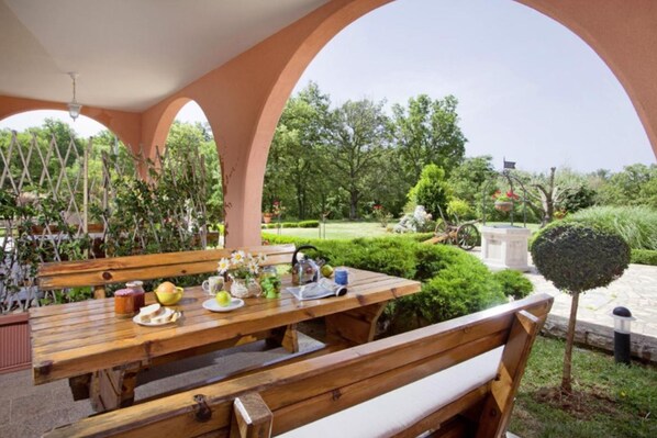Outdoor dining