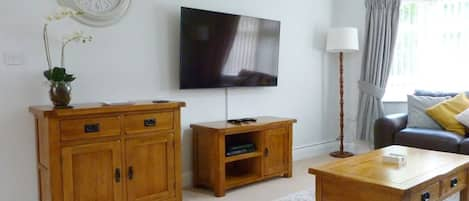 Lounge with 55" Ultra HD smart TV with Netflix and iPlayers and leather sofas.