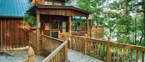 Front entrance to the lake getaway