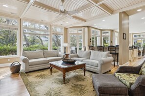 30 Ruddy Turnstone | Living Room