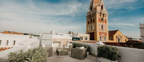 Fachada / Terraza,Vista de la ciudad,Vista del punto de referencia