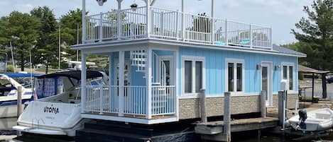 Aqua Vista - Tiny Floating Cottage #1