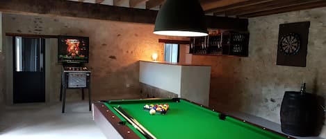 Salle de billard, bar, flipper (ancienne bergerie)