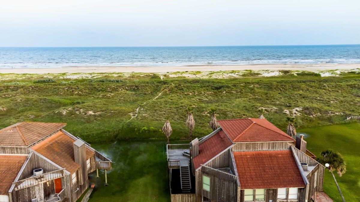 Matagorda Beachfront Rental : Gorda Getaway, Gorda Getaway – Secluded beach resort rental
